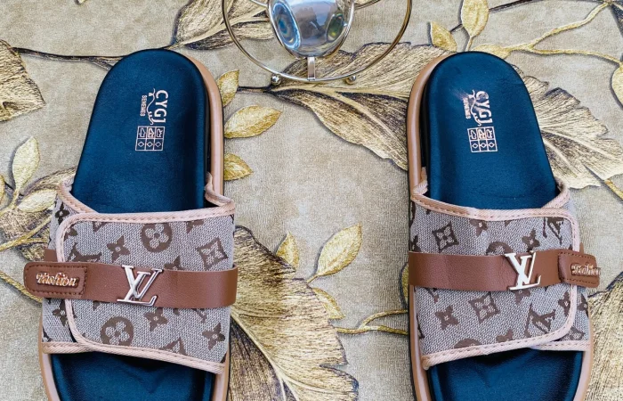 Claquettes homme de style Louis Vuitton — photo 3