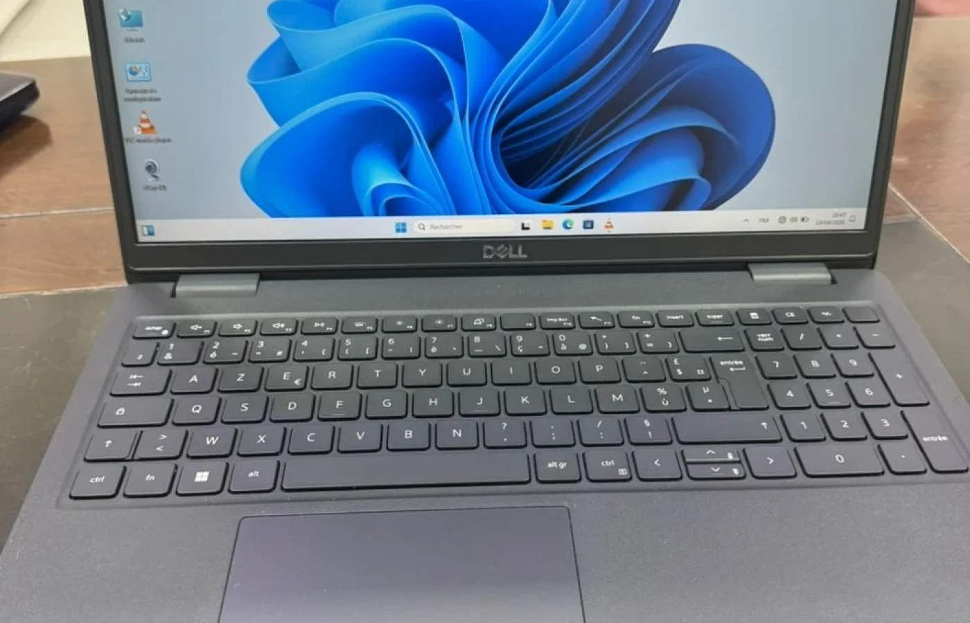 Dell Latitude 3520 — photo 1