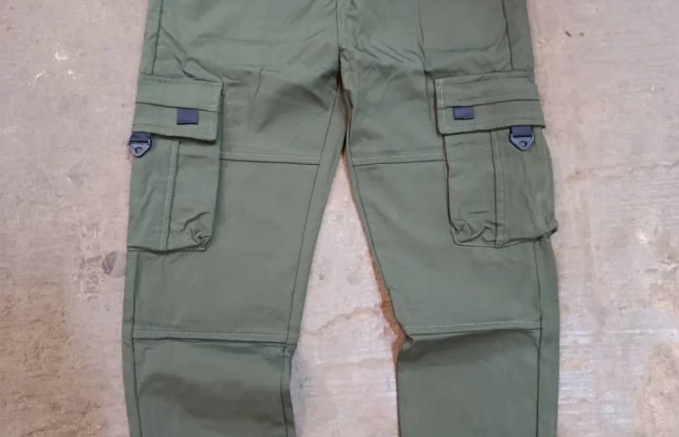 Pantalon cargo — photo 1