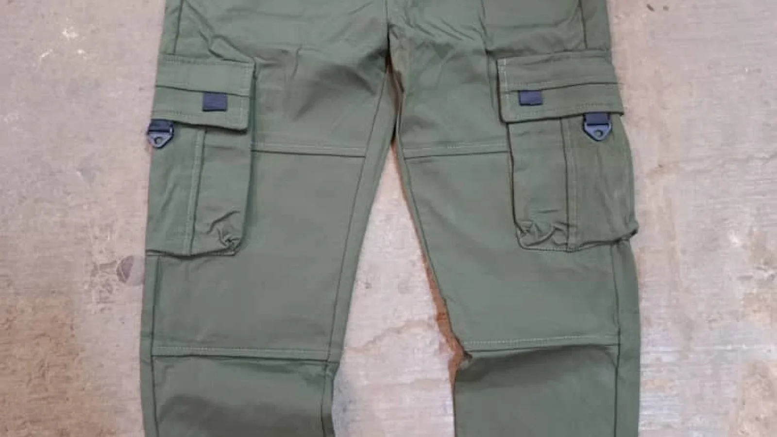Pantalon cargo — photo 1